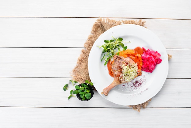 Pochodzące z domowej kuchni danie - talerz pełen kolorów